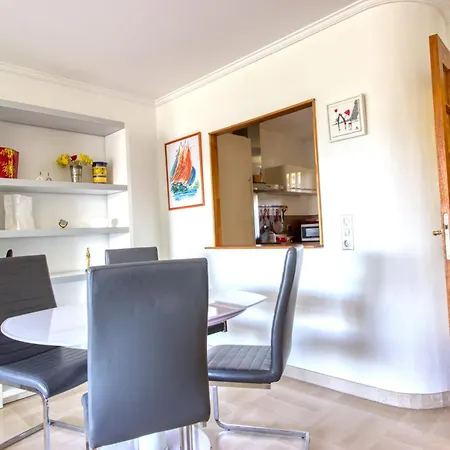 4 People - Swimming Pool And Tennis - Garage Apartment